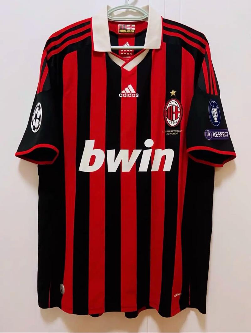 日本队2026年世界杯球衣：深蓝色底色+浅蓝色波浪状图案