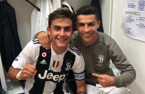 太阳报：麦克托米奈领意甲最佳球员奖，被女友透视着装抢风头